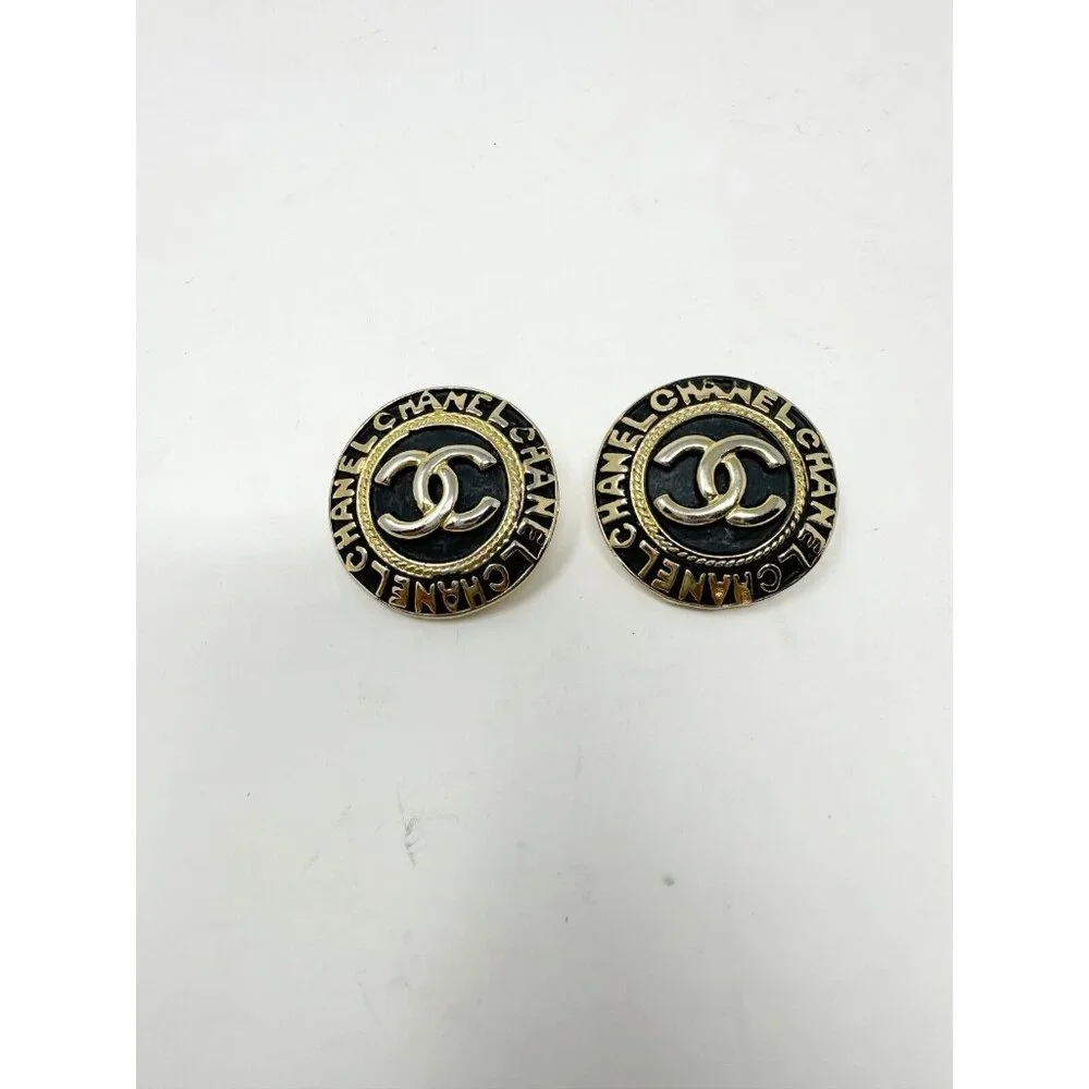 Chanel Vintage 80s CC Logo Gold Tone Black Enamel Metal Round Clip‎ On Earrings